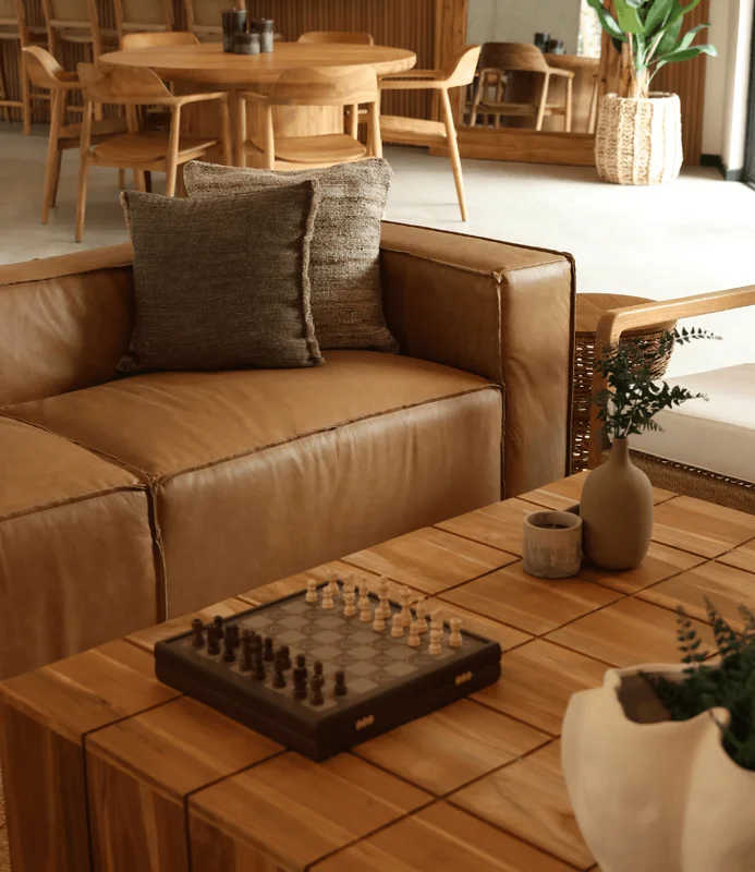 SOFA NORA CUERO NATURAL LA PAZ CAMEL en Naranja - Sillones y sofás, Uruguay | Más Infinito Casa, vista 3
