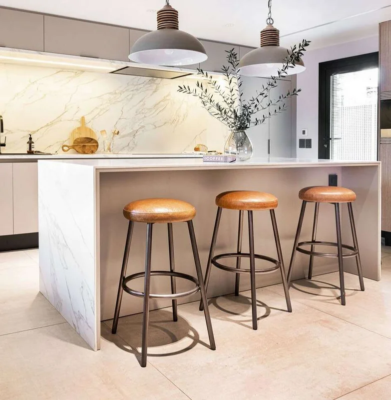 BANCO DE BAR CLUB - CUERO ITALIANO CARAMELO - Sillas, Uruguay | La Iberica, vista 8