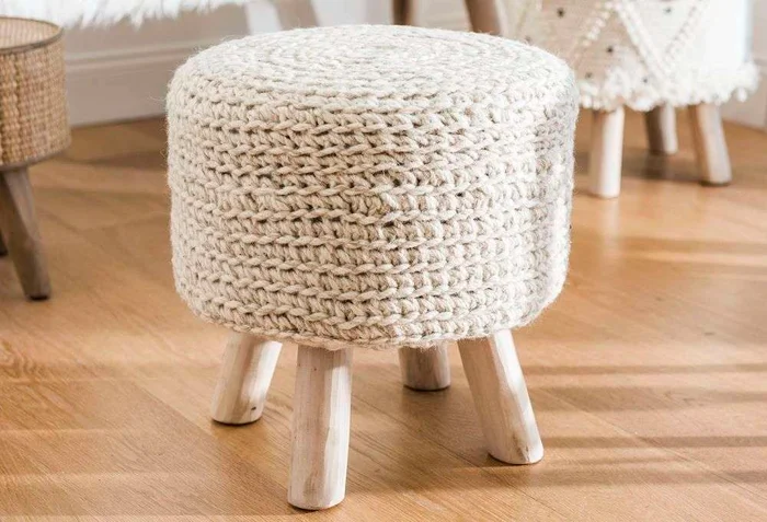 BANQUITO WOOL en Blanco - Butacas, banquetas y puffs, Uruguay | La Iberica