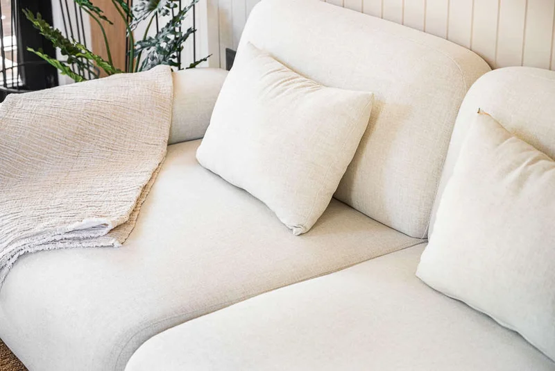 SILLON FOA - LINO ANTIMANCHAS - 2.20 MTS en Blanco - Sillones y sofás, Uruguay | La Iberica, vista 3