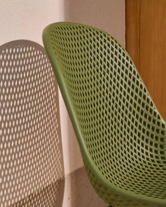 Silla de exterior Quinby con patas de acero verde en Verde - Sillas, Uruguay | Kavehome, vista 3