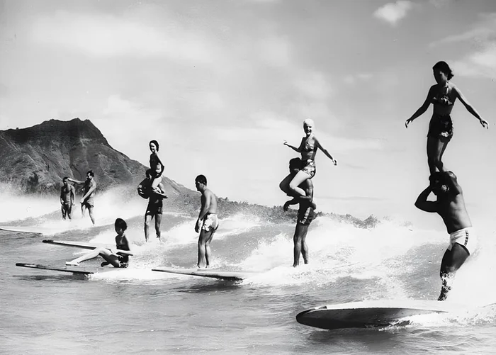 Surf Girls - Láminas, Uruguay | Mara Estudio