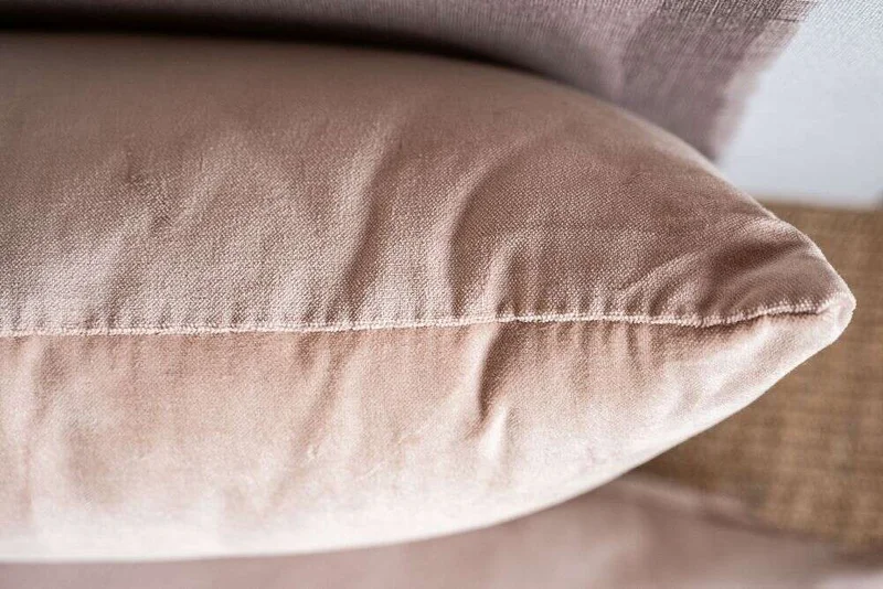 ALMOHADON TERCIOPELO ROSA - 55 X 55 CMS en Rosa - Textiles, Uruguay | La Iberica, vista 7