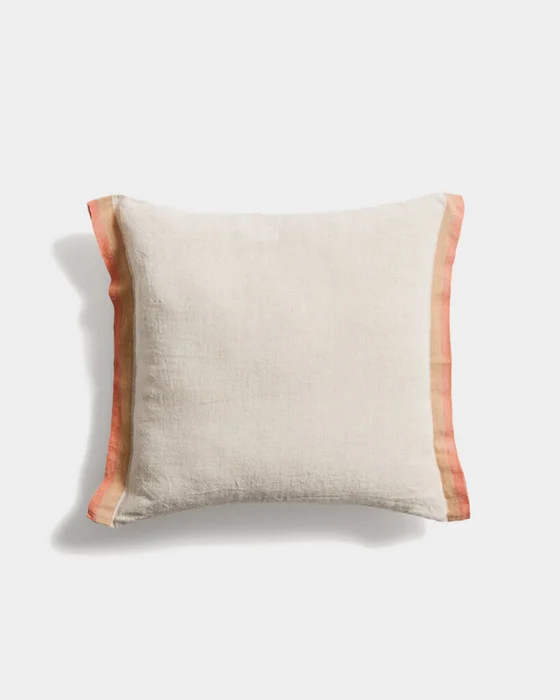 Almohadón Disea de lino beige con detalle naranja 45 x 45 cm en Beige - Textiles, Uruguay | Kavehome