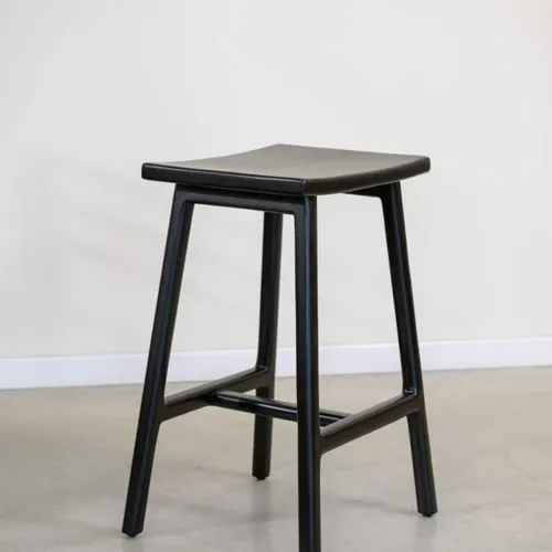 Banqueta de barra sin respaldo en madera teca negra - Butacas, banquetas y puffs, Uruguay | Entrecasa