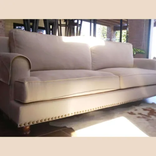 Sofá modelo Vila con tachas 2 cuerpos - Sillones y sofás, Uruguay | Viladecó Muebles
