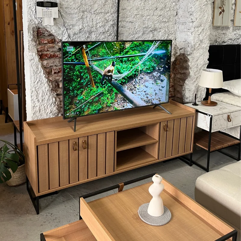 Rack Trendy Marrón Claro (Pie Negro) 140 cm en Madera natural - Muebles para TV, Uruguay | Berna Home, vista 4