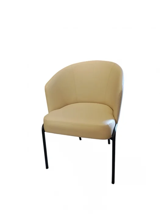 BUTACA RESPALDO CURVO 60x62x79 PATAS HIERRO NEGRO - TAPIZADA PU COLOR PERLA en Beige - Butacas, banquetas y puffs, Uruguay | Champagne Home