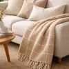 MANTA TEJIDA POLIESTER 125X150CM CUADROS BEIGE en Beige - Textiles, Uruguay | Decohogar, vista 3 de 3