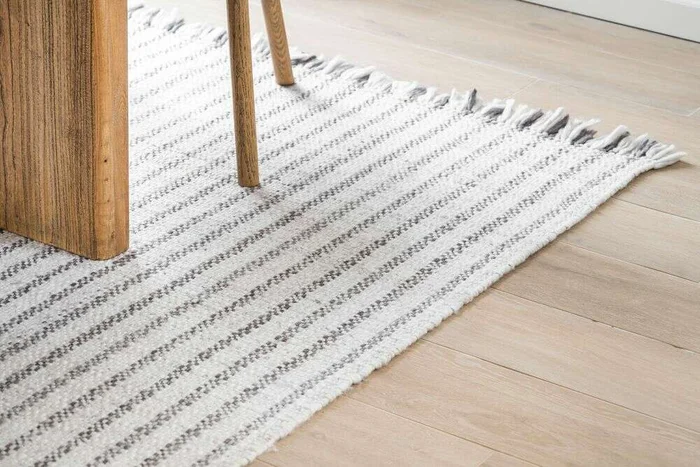 ALFOMBRA RAYADA HILO - 2.40 X 1.90 MTS. en Blanco - Alfombras, Uruguay | La Iberica, vista 3