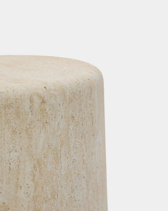 Mesa auxiliar Drasi de cemento con acabado efecto travertino - Ø46 cm en Beige - Mesas de arrimo, Uruguay | Kavehome, vista 7