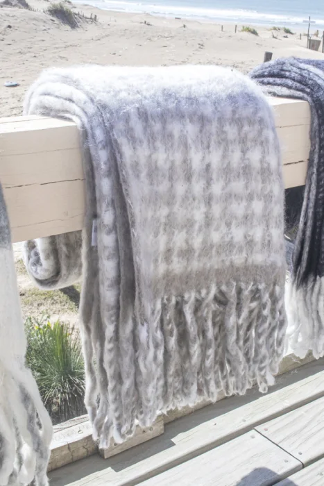 THROW BLEND LANA Y MOHAIR TOPO CUADRILLE en Multicolor - Textiles, Uruguay | Sentido Jose Ignacio