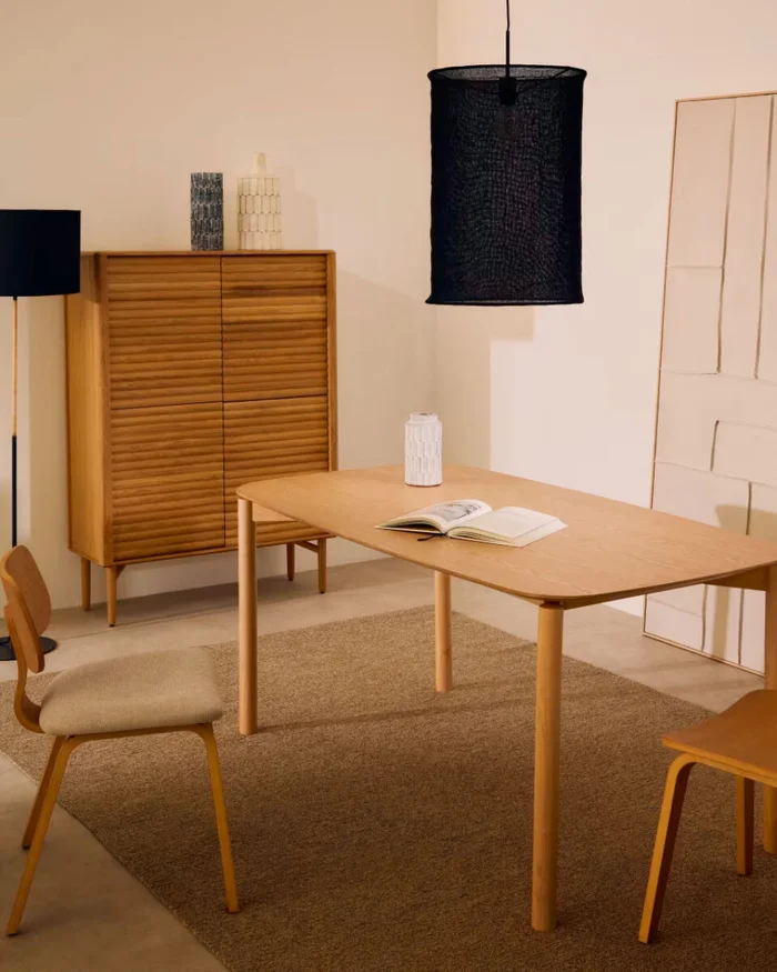 Mesa Indara de chapa de fresno con acabado tono natural 160 x 90 cm en Madera natural - Mesas de comedor, Uruguay | Kavehome, vista 2