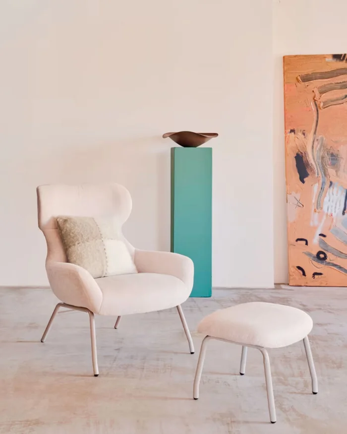 Butaca Belina - de chenilla beige y acero con acabado blanco en Beige - Butacas, banquetas y puffs, Uruguay | Kavehome, vista 2