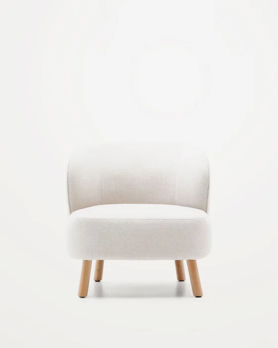 Butaca Ulit de chenilla - beige y patas de madera maciza haya acabado natural en Rojo - Butacas, banquetas y puffs, Uruguay | Kavehome, vista 7