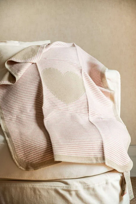 MANTA AUSTRIACA KIDS - CORAZON ROSA en Rosa - Textiles, Uruguay | La Iberica