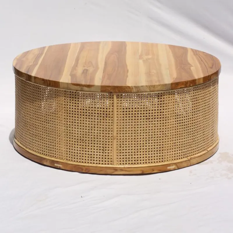 Mesa ratona en teca y esterilla cuadriculada en Madera natural - Mesas de living, Uruguay | Entrecasa