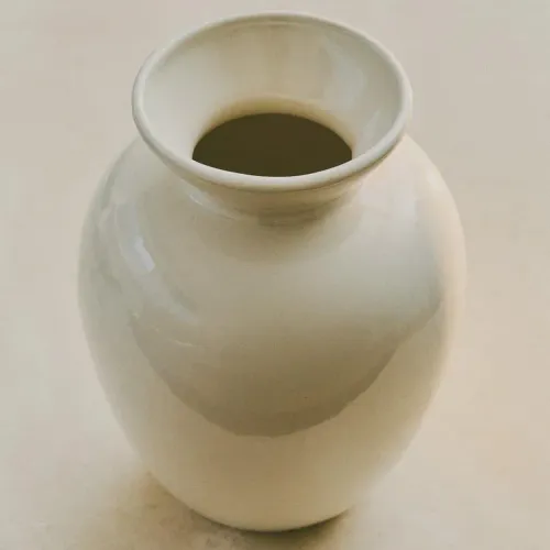 JARRÓN DECORATIVO CERÁMICA CREMA en Blanco - Jarrones, Uruguay | Zara Home