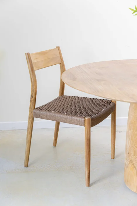 Silla en teca y fibra de loom sintética en Madera natural - Sillas, Uruguay | Entrecasa