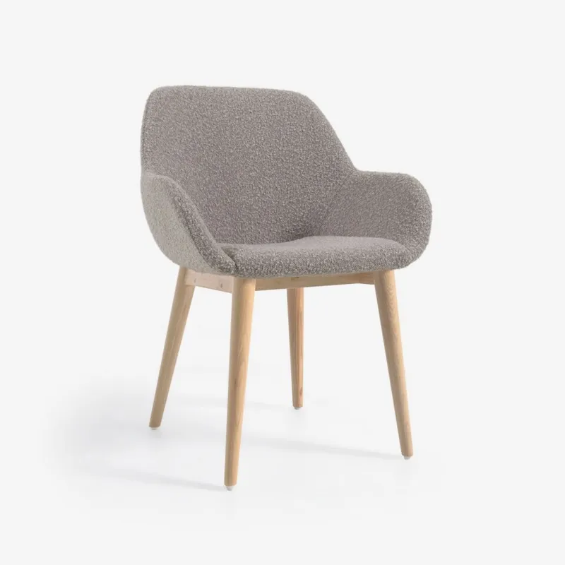 Silla Konna de borreguito - gris claro y patas de chapa de fresno acabado natural en Gris - Sillas, Uruguay | Kavehome