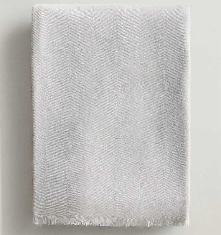 MANTA LIGERA FLECOS - Textiles, Uruguay | Zara Home