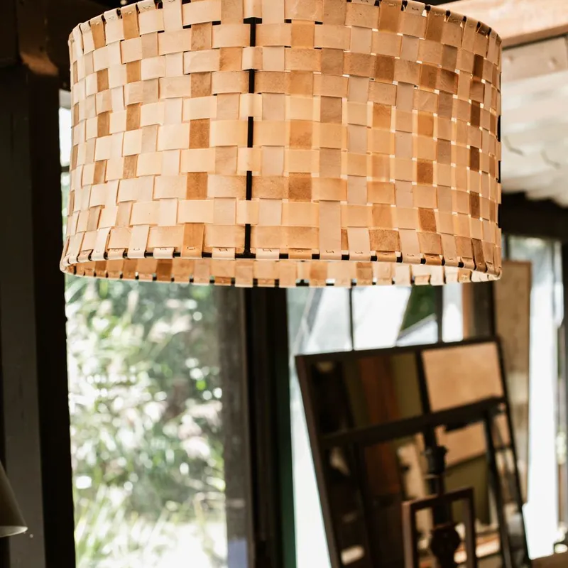 Pantalla de lonja Trinidad - Zainas en Madera natural - Lámparas colgantes, Uruguay | Zainas