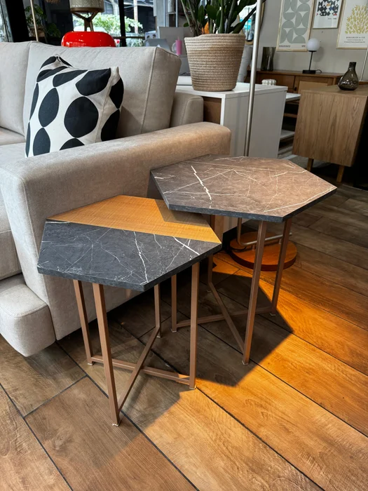 Mesa Lateral Idea (Mármol Gris/Marrón Claro/Pie Dorado) en Multicolor - Mesas de arrimo, Uruguay | Berna home, vista 2