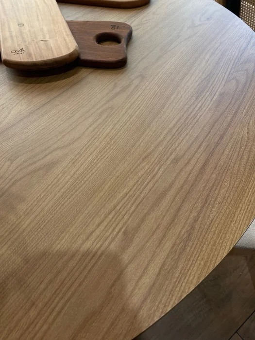 Juego de Comedor Mesa Redonda Pipa (Olmo) 110cm + 5 Sillas Inari en Madera natural - Sillas, Uruguay | Berna Home, vista 5