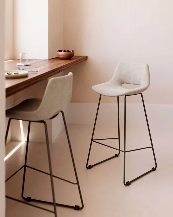 Taburete Zahara - beige y acero con acabado negro altura 65 cm en Marrón - Butacas, banquetas y puffs, Uruguay | Kavehome, vista 2