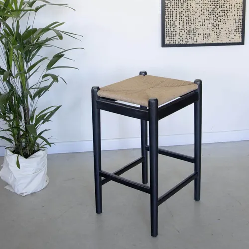 Banqueta en madera teca y fibra de loom en Madera natural - Butacas, banquetas y puffs, Uruguay | Entrecasa