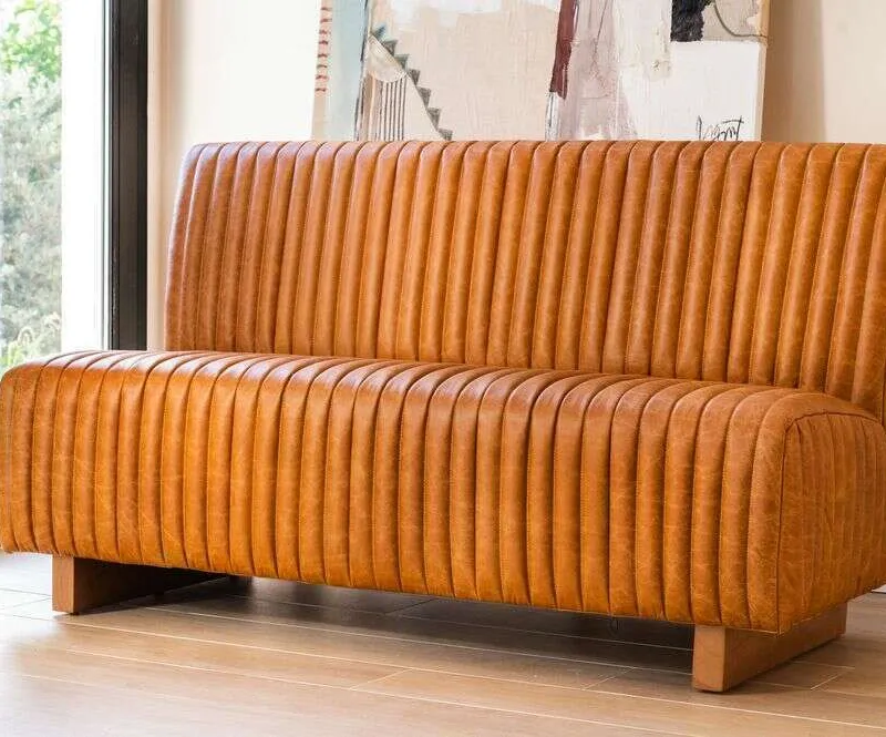 SILLON DE COMEDOR FERRARO - CUERO ITALIANO CARAMELO - 1.53 MTS en Marrón - Sillones y sofás, Uruguay | La Iberica