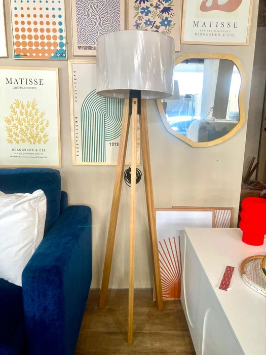 Lámpara de Pie Apollo con Pantalla Algodón en Madera natural - Lámparas de pie, Uruguay | Berna home, vista 3