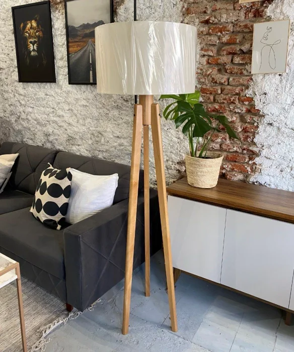 Lámpara de Pie Trippe Cilíndrica en Madera natural - Lámparas de pie, Uruguay | Berna home, vista 2