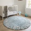 ALFOMBRA REDONDA POP 100CM CELESTE LETRAS - Textiles, Uruguay | Decohogar, vista 2 de 2