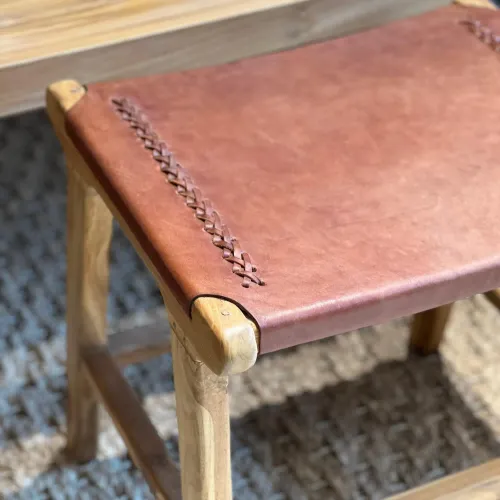 Banco de cuero y madera en Madera natural - Butacas, banquetas y puffs, Uruguay | FMB