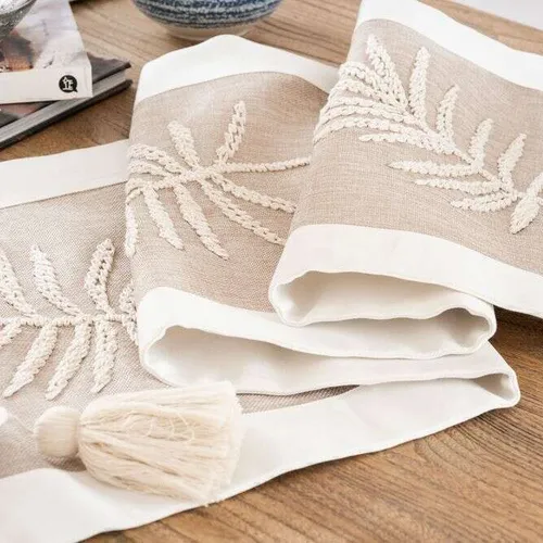 SENDERO BORDADO A MANO - BEIGE Y OFF WHITE en Beige - Textiles, Uruguay | La Iberica