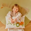 Almohadón Pecky de algodón beige bordado de tractor 30 x 50 cm en Multicolor - Textiles, Uruguay | Kavehome, vista 2 de 4