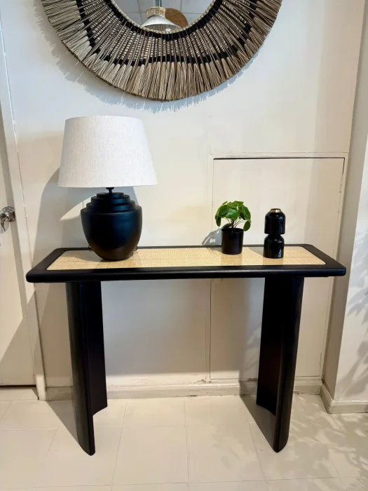 Recibidor curvo con esterilla en Negro - Muebles para TV, Uruguay | FMB