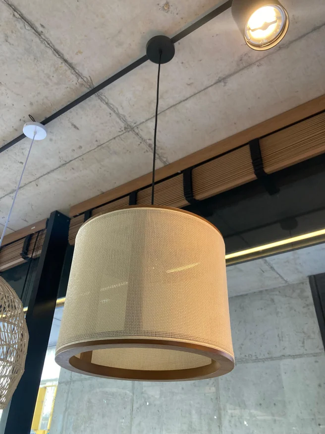 Lámpara Colgante Apollo Diam. 40 Castaño en Castaño / Cable: Negro – Material: Producidas en MDF con acabado marrón - Lámparas colgantes, Uruguay | Berna home, vista 2