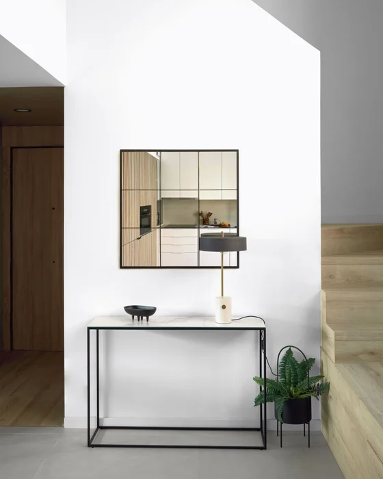 Espejo de pared Ulrica metal negro 80 x 80 cm en Negro - Espejos, Uruguay | Kavehome, vista 2