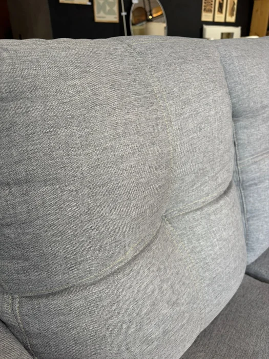 Sofa 2 cuerpos Los Angeles - Gris en Madera natural - Sillones y sofás, Uruguay | Berna Home, vista 5
