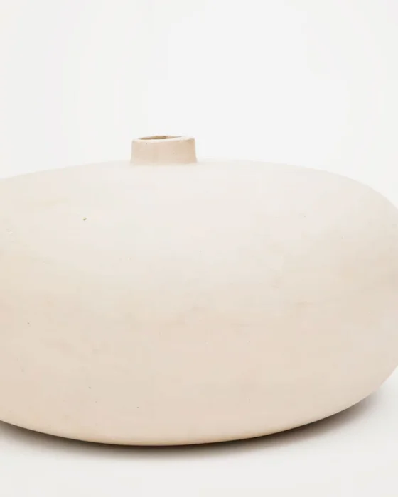 Jarrón de papel maché Nivala - 15,5cm en Blanco - Jarrones, Uruguay | Kavehome, vista 4
