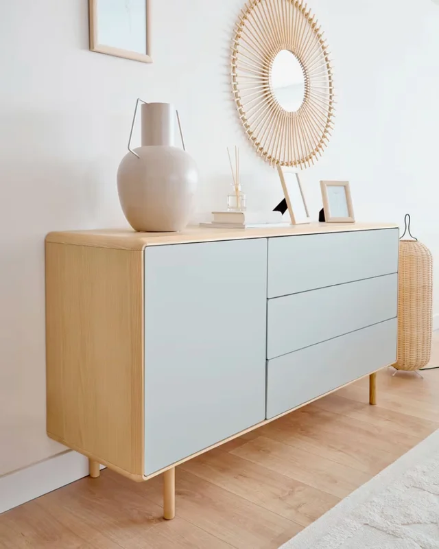 Aparador Anielle - 1 puerta y 3 cajones de madera maciza y chapa de fresno 150 x 78 cm en Blanco - Aparadores y recibidores, Uruguay | Kavehome, vista 3