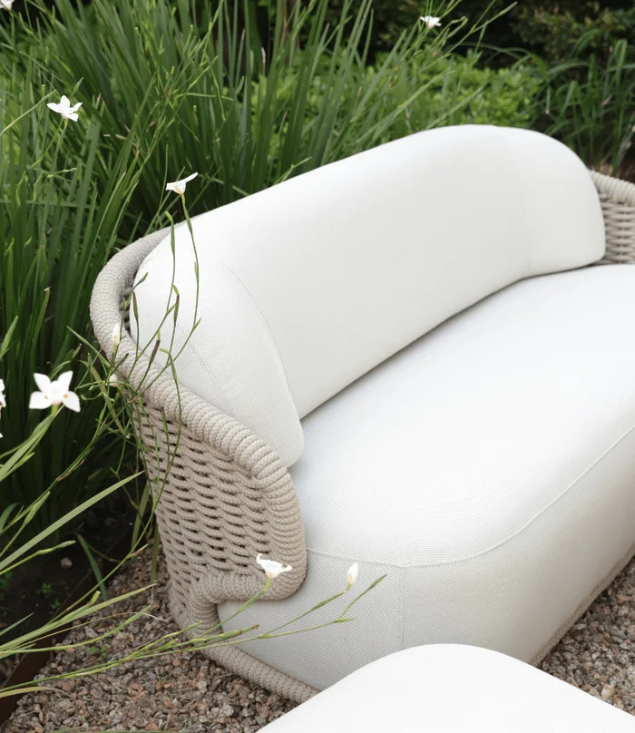 SOFÁ MALLORCA OUTDOOR CON ALMOHADONES en Gris - Muebles para el exterior, Uruguay | Masinfinito Casa, vista 2