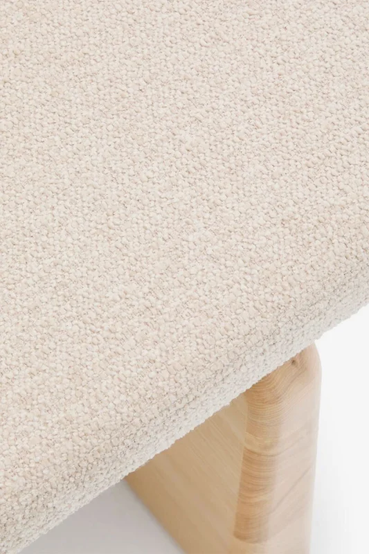 Banco Topaz de chenilla beige y madera maciza de fresno - con acabado natural 150cm FSC 100% en Beige - Butacas, banquetas y puffs, Uruguay | Kavehome, vista 5