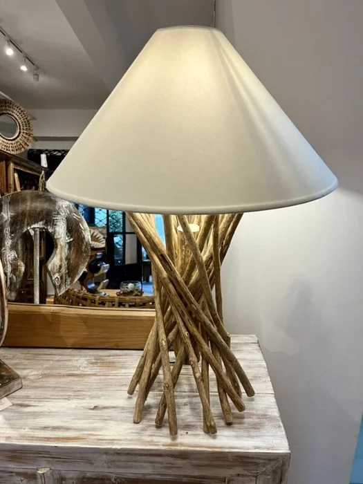 Lámpara de mesa Yasi en Blanco - Lámparas de mesa, Uruguay | Balihai