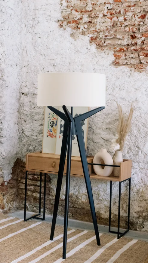 Lámpara de Pie Navi Trippe Base Negra en Negro - Lámparas de pie, Uruguay | Berna home, vista 2