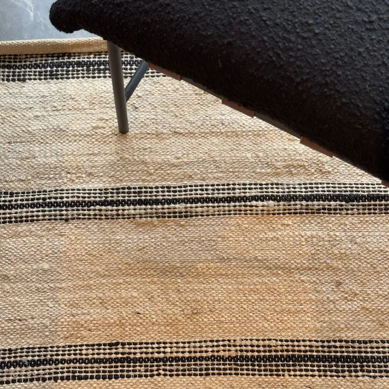 ALFOMBRA YUTE CLARO FRANJAS NEGRAS - Alfombras, Uruguay | Masinfinito Casa