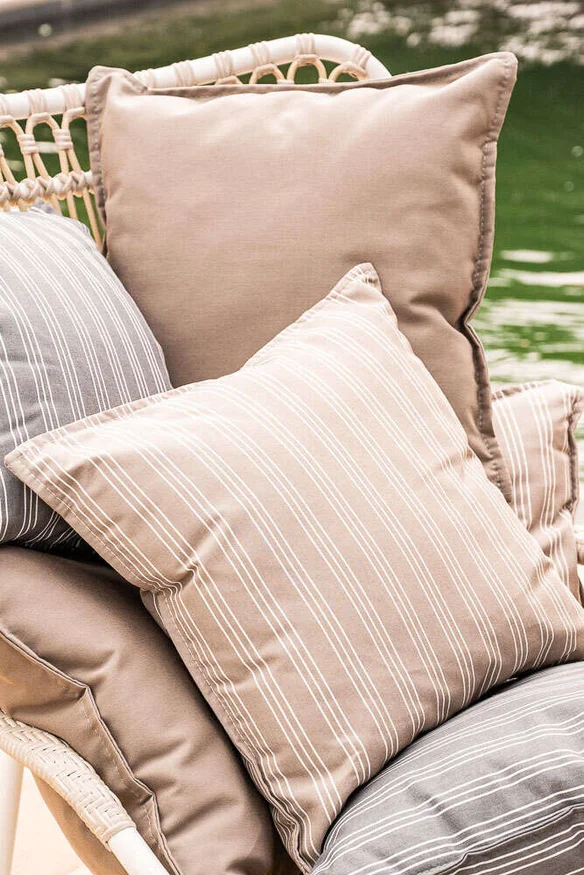 ALMOHADON EXTERIOR RAYAS - BEIGE - 45 X 45 en Beige - Muebles para el exterior, Uruguay | La Iberica, vista 2