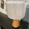 Lámpara de Mesa Garabe Cónica – Pantalla Lino Beige - Lámparas de mesa, Uruguay | Berna home, vista 4 de 5